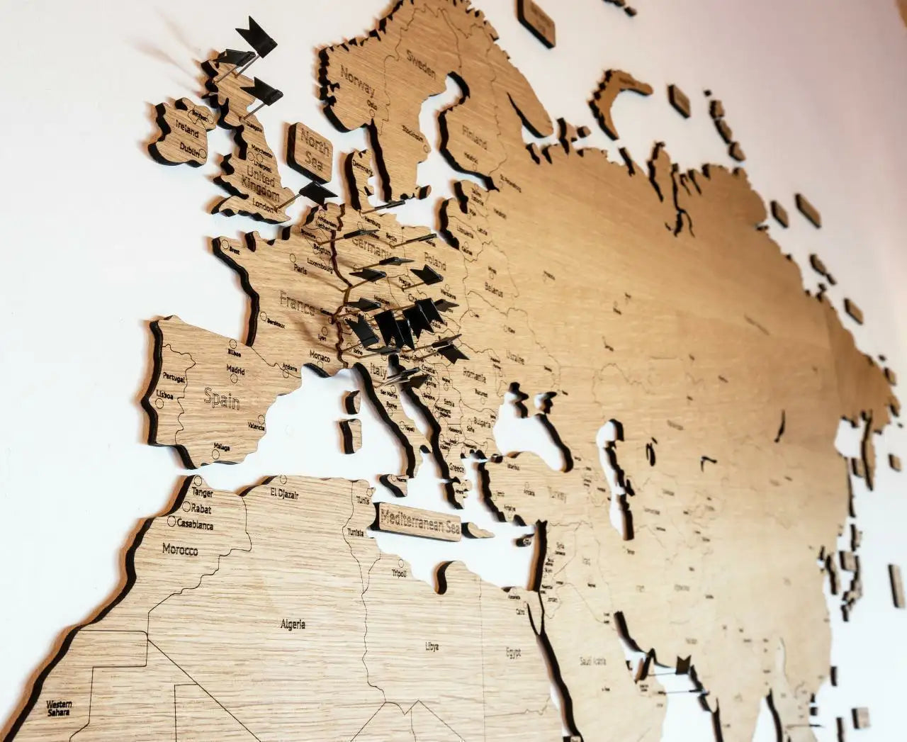 Weltkarte aus FSC® Holz – Deine Reisen. Deine Welt. Deine Erlebnisse.