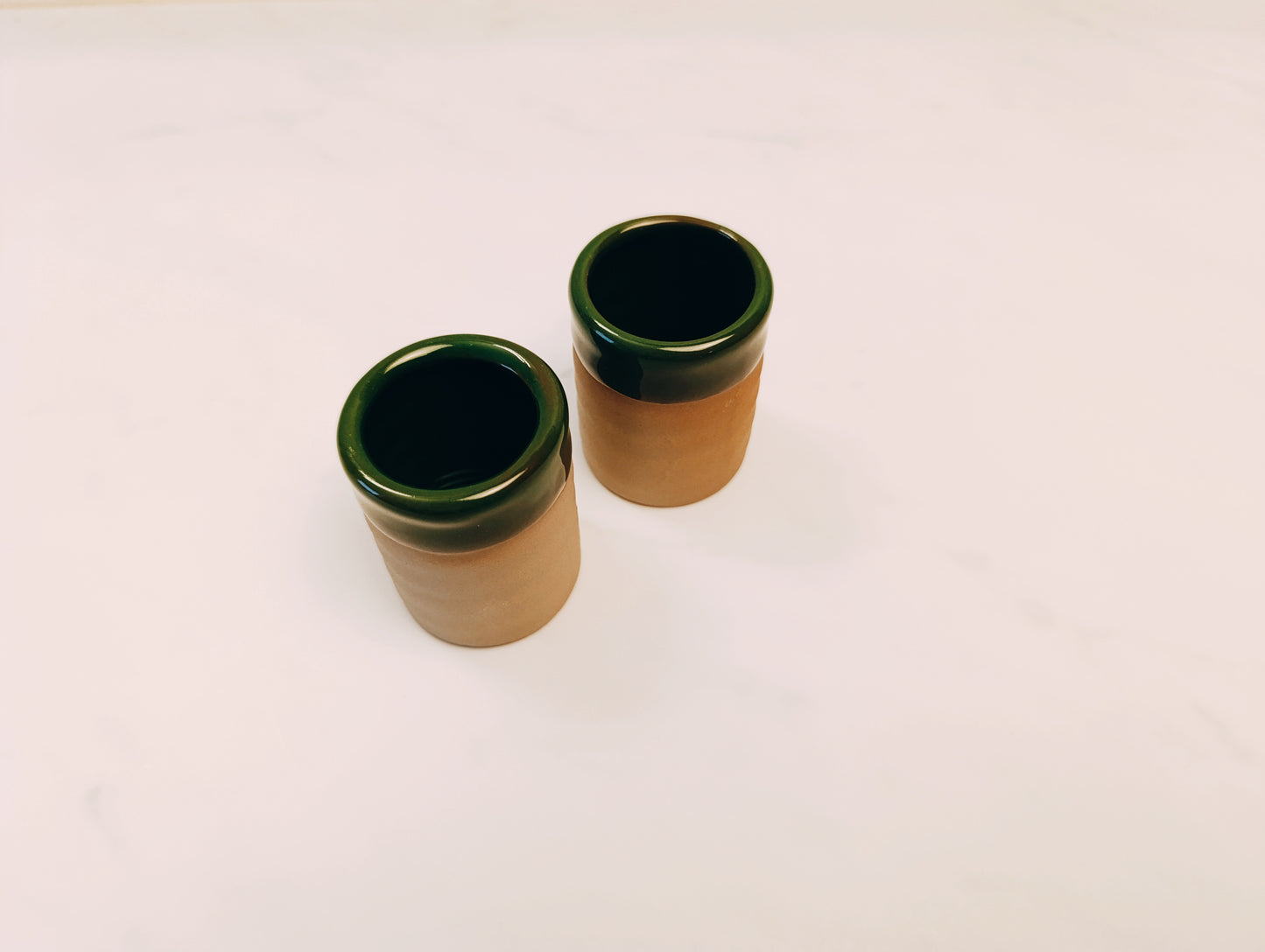 Zweier Set Tonbecher - 7 x 2,5 cm grün / natur
