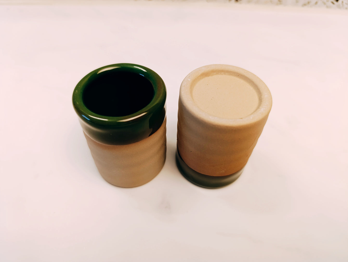 Zweier Set Tonbecher - 7 x 2,5 cm grün / natur