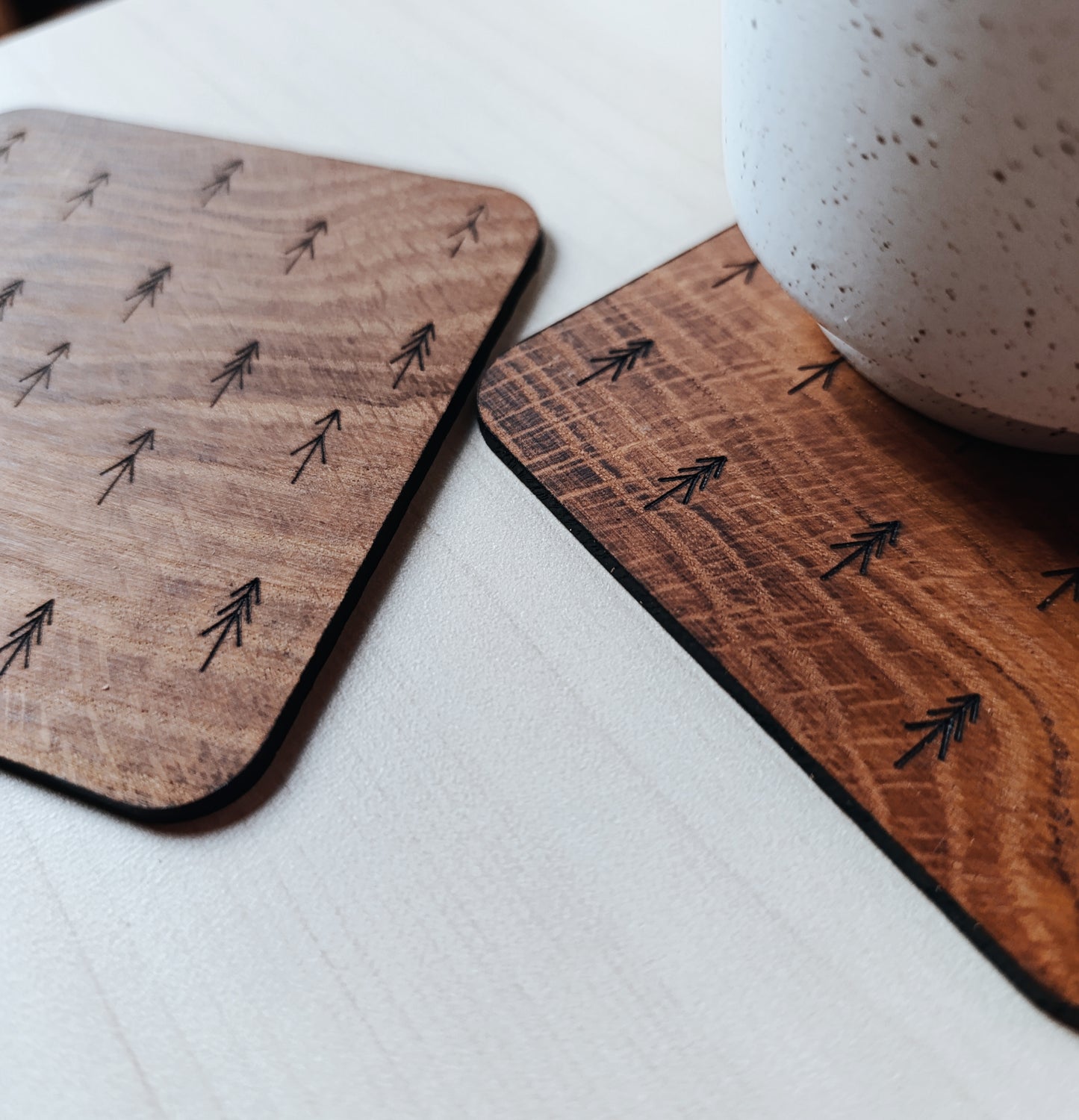 Glasuntersetzer mit Nadelwald Motiv