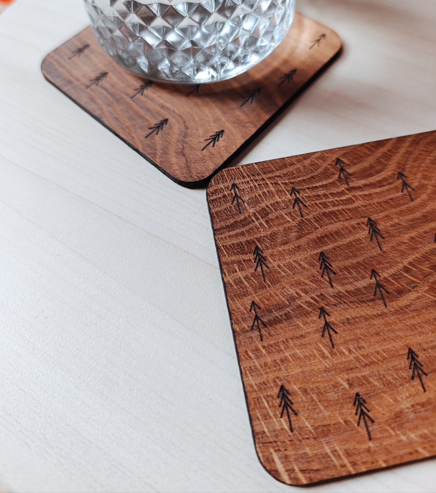 Glasuntersetzer mit Nadelwald Motiv