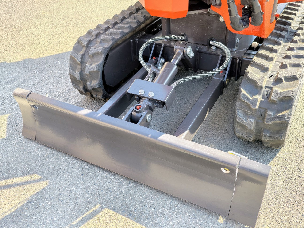 Vollelektrischer Akku Minibagger E110