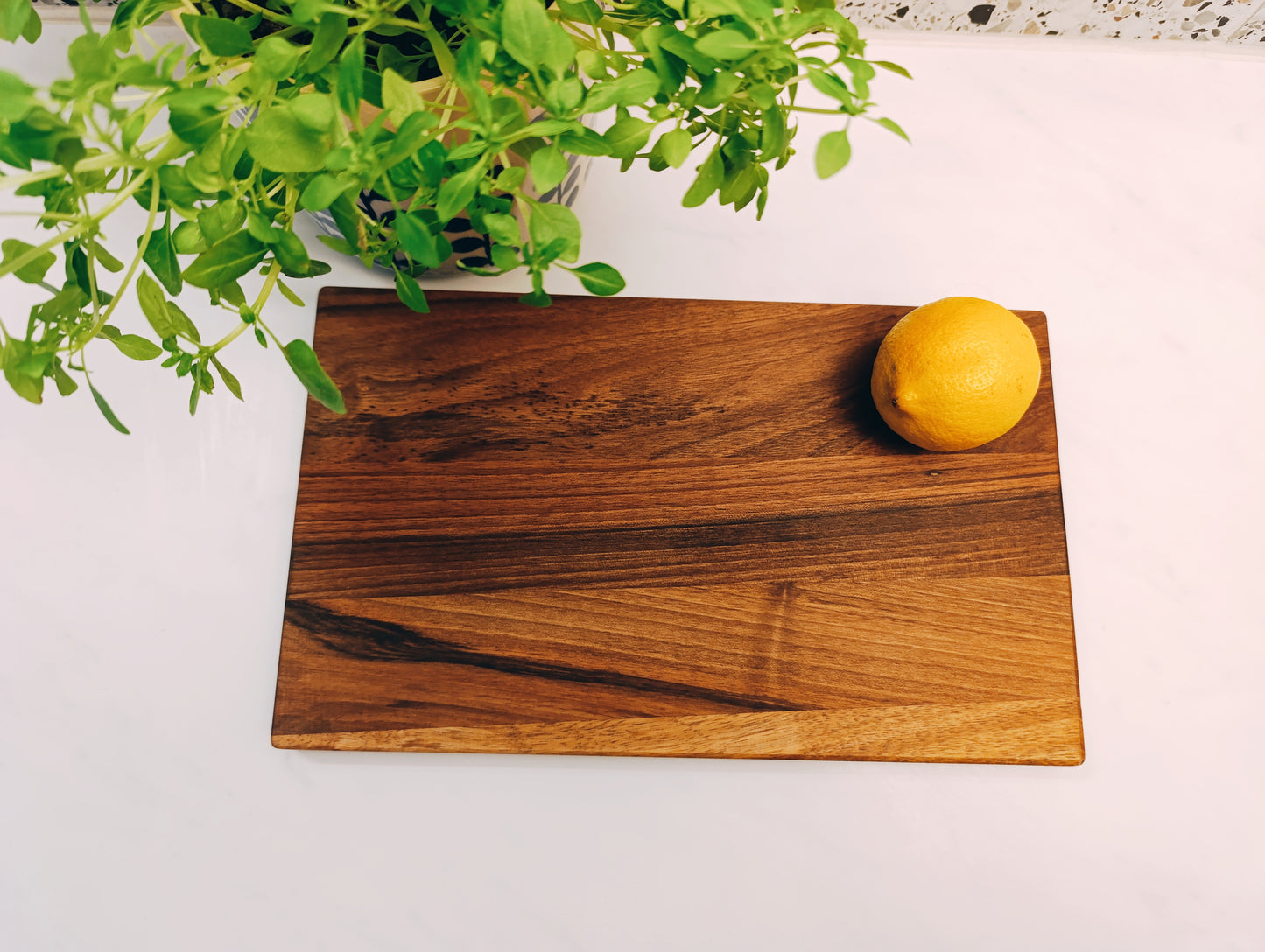 Schneidebrett rechteckig aus Nussbaum Holz - 30 x 18 x 2 cm FSC® geölt